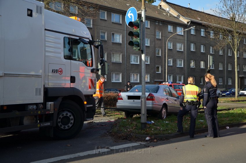 VU Koeln PKW Bahn Amsterdamerstr Friedrich Karlstr P088.JPG